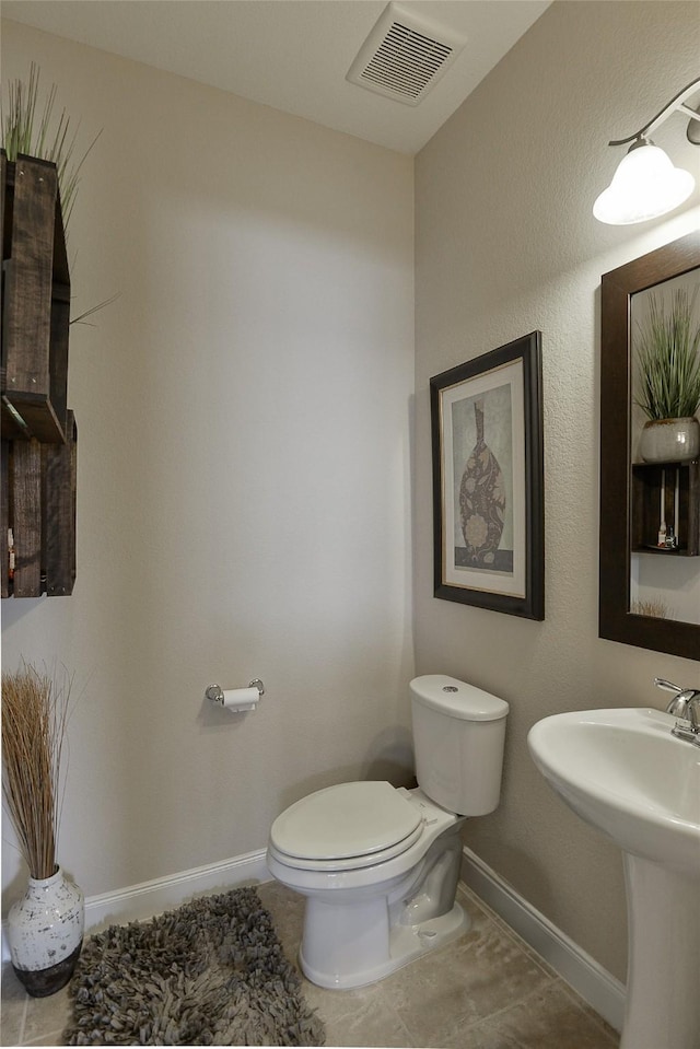 13705 Northline Lake Dr, Houston, TX 77044 - half bathroom featuring toilet, baseboards, a sink, and tile patterned floors