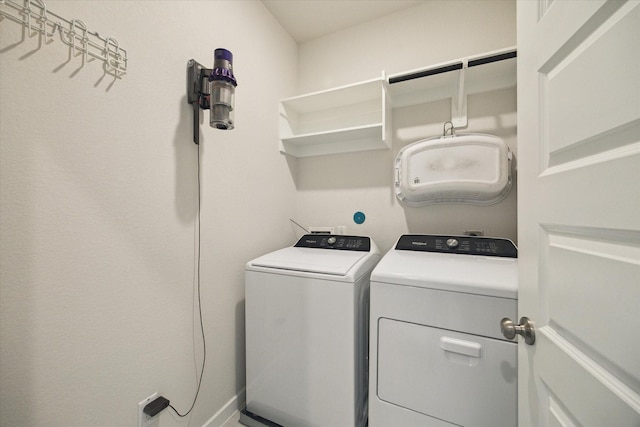 9954 Storehouse Dr, Houston, TX 77080 - washroom featuring washer and clothes dryer