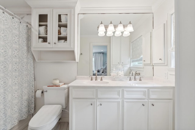 6147 Chevy Chase Dr, Houston, TX 77057 - ensuite bathroom featuring double vanity, toilet, and ornamental molding