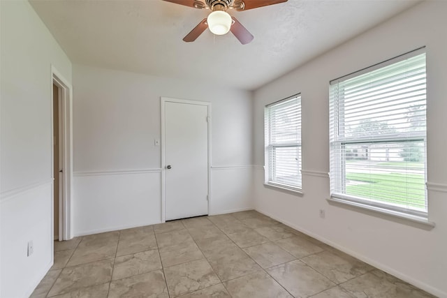 10901 Mesquite Dr, La Porte, TX 77571 - empty room featuring ceiling fan