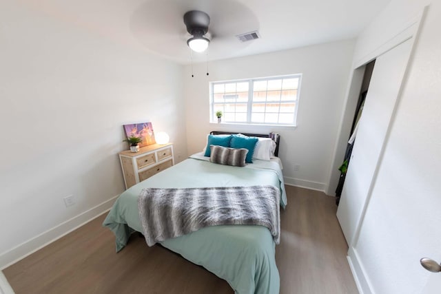 2302 Hewitt Dr, Houston, TX 77018 - bedroom with wood finished floors, baseboards, a closet, and a ceiling fan