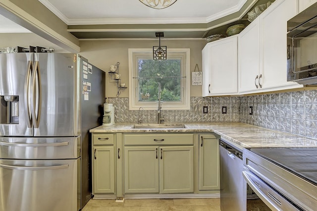 1239 Indian Hill Blvd, Livingston, TX 77351 - kitchen featuring stainless steel appliances, a sink, tasteful backsplash, ornamental molding, and hanging light fixtures