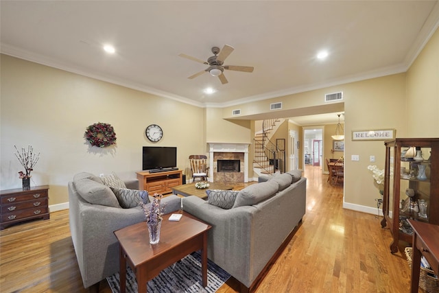 606 E 27th St, Houston, TX 77008 - living room featuring light wood-style floors, baseboards, ornamental molding, a ceiling fan, and recessed lighting