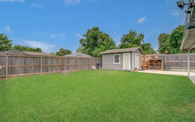 2020 Vince St, Pasadena, TX 77502 - view of yard featuring an outdoor structure