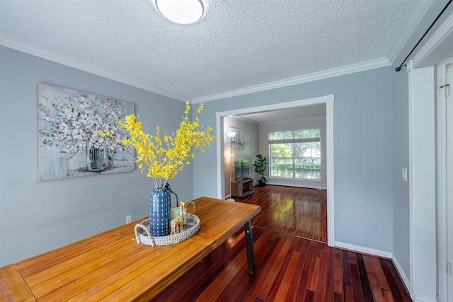 4611 Wolverhampton Way, Missouri City, TX 77459 - dining room with wood-type flooring, a textured ceiling, ornamental molding, and baseboards
