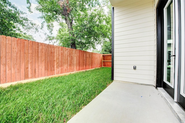 1913 Hoskins Dr Unit F, Houston, TX 77080 - view of yard with a patio area