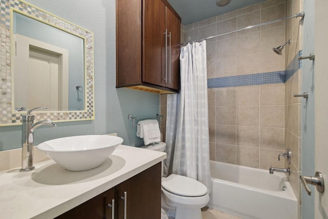 4129 Dickson St, Houston, TX 77007 - full bath with vanity, shower / tub combo with curtain, and toilet