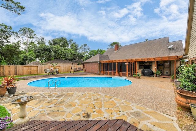 1207 W Edgewood Dr, Friendswood, TX 77546 - view of swimming pool with a sunroom, a patio area, and a fenced backyard
