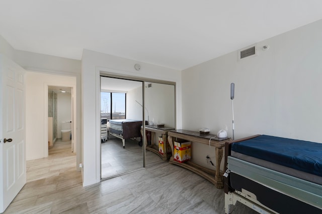 3525 Sage Rd Unit 1104, Houston, TX 77056 - bedroom with a closet