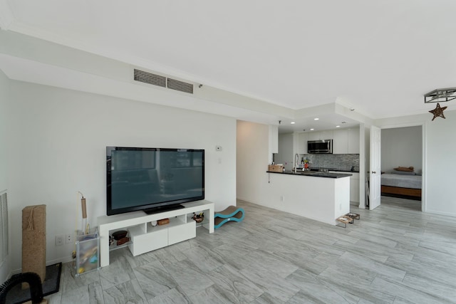 3525 Sage Rd Unit 1104, Houston, TX 77056 - living area featuring recessed lighting