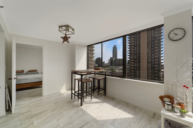 3525 Sage Rd Unit 1104, Houston, TX 77056 - dining room with a skyline view and ornamental molding
