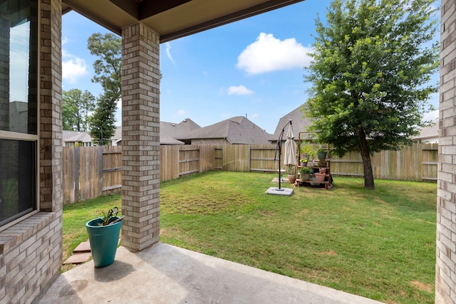 17102 Crimson Crest Dr, Conroe, TX 77302 - view of yard with a patio