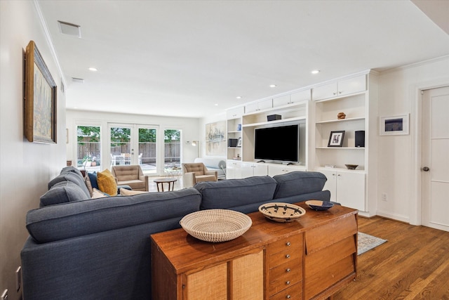 2415 Avalon Pl, Houston, TX 77019 - living room featuring wood finished floors and recessed lighting