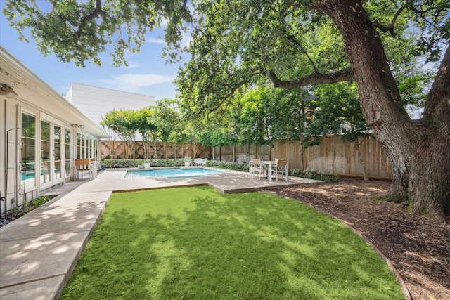2415 Avalon Pl, Houston, TX 77019 - view of yard featuring a patio area