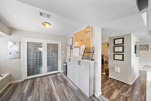 3808 Cottonwood Dr, La Porte, TX 77571 - kitchen with wood finished floors, baseboards, a textured ceiling, light countertops, and a chandelier