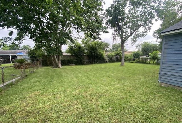 5715 Belmark St, Houston, TX 77033 - view of yard