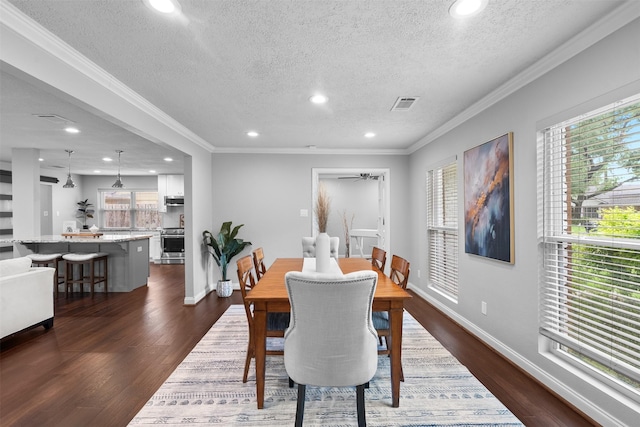 1139 Lehman St, Houston, TX 77018 - dining area with healthy amount of natural light, a textured ceiling, recessed lighting, baseboards, and dark wood-style floors