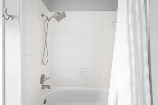 1706 Brightlake Way, Missouri City, TX 77459 - full bath featuring shower / tub combo with curtain