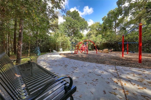 296 N Cascade Heights Dr, Montgomery, TX 77316 - communal playground featuring view of scattered trees