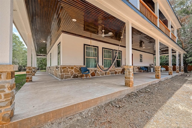 6121 County Road 225, Hungerford, TX 77448 - covered porch featuring a ceiling fan