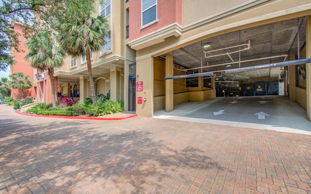 1711 Old Spanish Trl Unit 401, Houston, TX 77054 - view of garage