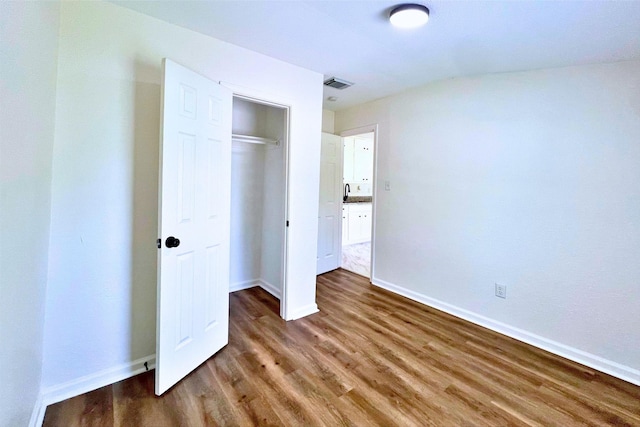 320 Azalea St, Lake Jackson, TX 77566 - unfurnished bedroom featuring wood finished floors, baseboards, and a closet