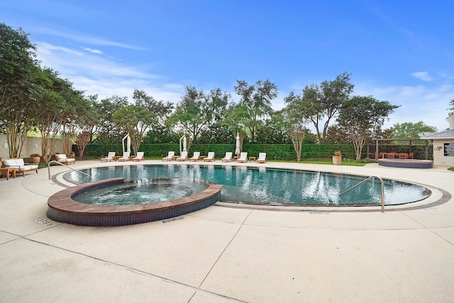 3333 Allen Pkwy Unit 1302, Houston, TX 77019 - view of pool with a pool with connected hot tub and a patio area
