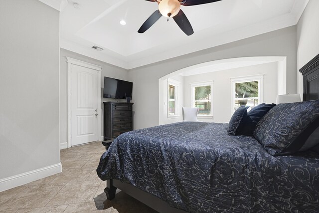 13635 Reeveston Rd, Houston, TX 77039 - bedroom featuring baseboards, arched walkways, ornamental molding, a ceiling fan, and recessed lighting