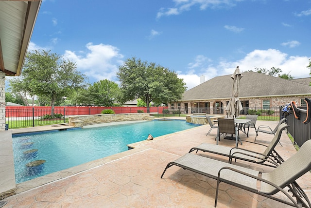 13635 Reeveston Rd, Houston, TX 77039 - view of swimming pool with a patio, a fenced backyard, and a pool with connected hot tub