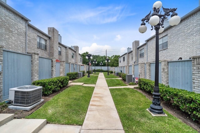 406 Wilcrest Dr Unit 406, Houston, TX 77042 - view of property's community featuring a residential view and a yard
