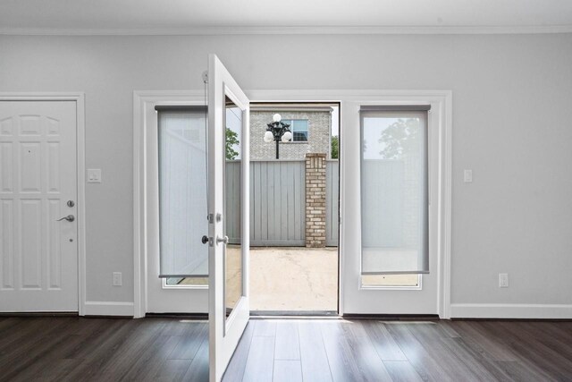 406 Wilcrest Dr Unit 406, Houston, TX 77042 - foyer with wood finished floors, crown molding, and baseboards