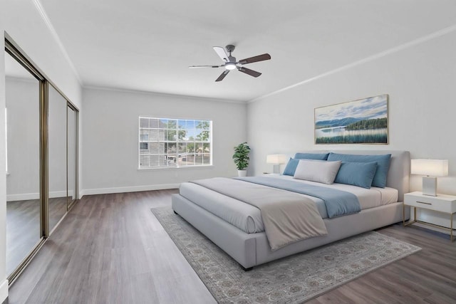 406 Wilcrest Dr Unit 406, Houston, TX 77042 - bedroom featuring wood finished floors, ornamental molding, baseboards, a closet, and ceiling fan