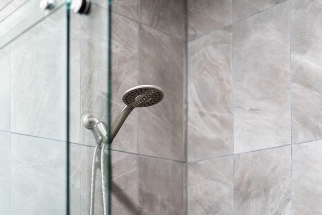 406 Wilcrest Dr Unit 406, Houston, TX 77042 - bathroom view of tiled shower