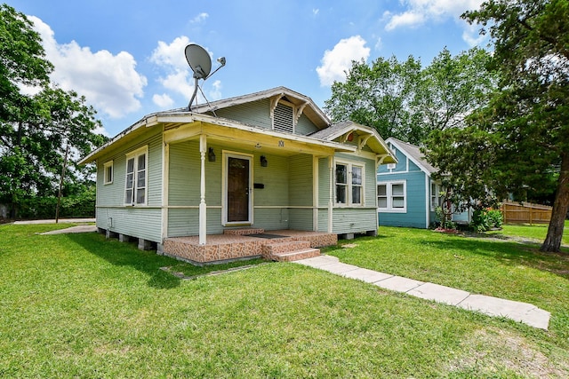 101 Emerald Ct, Houston, TX 77009 - view of front of property with a front lawn
