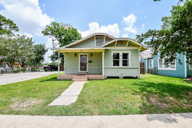 101 Emerald Ct, Houston, TX 77009 - bungalow-style house featuring covered porch