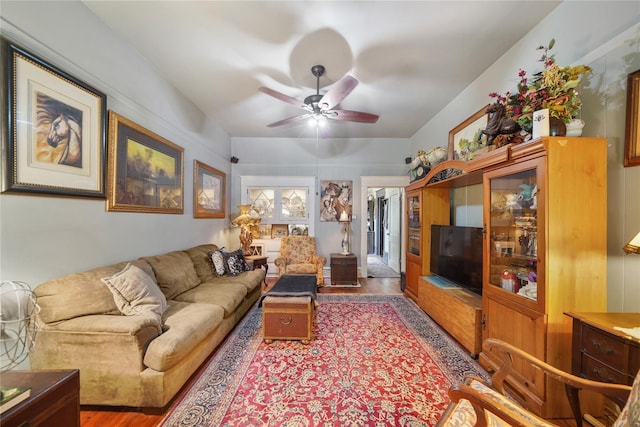 855 County Road 15, Damon, TX 77430 - living area with wood finished floors and a ceiling fan