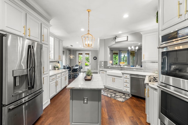 72 Tall Trl, Missouri City, TX 77459 - kitchen featuring appliances with stainless steel finishes, a chandelier, recessed lighting, a kitchen island, and tasteful backsplash