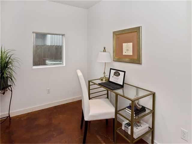 1508 Cleveland St, Houston, TX 77019 - office space featuring baseboards and finished concrete flooring