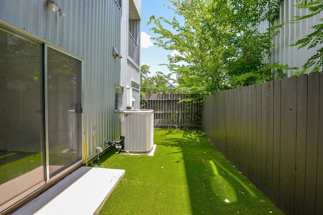 1508 Cleveland St, Houston, TX 77019 - view of yard featuring cooling unit