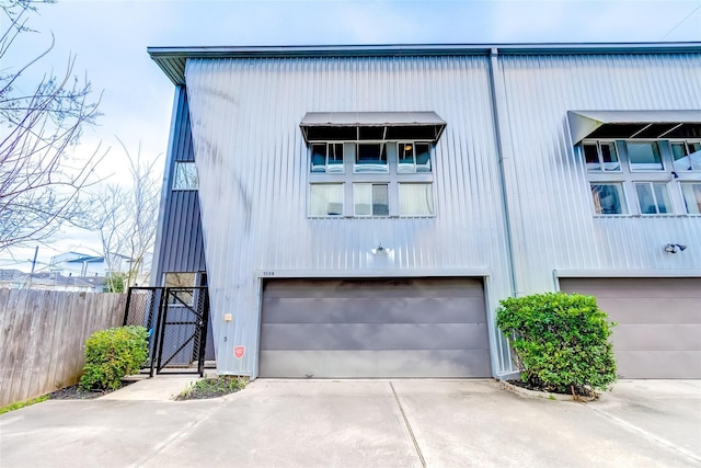 1508 Cleveland St, Houston, TX 77019 - view of front of property featuring an attached garage and concrete driveway