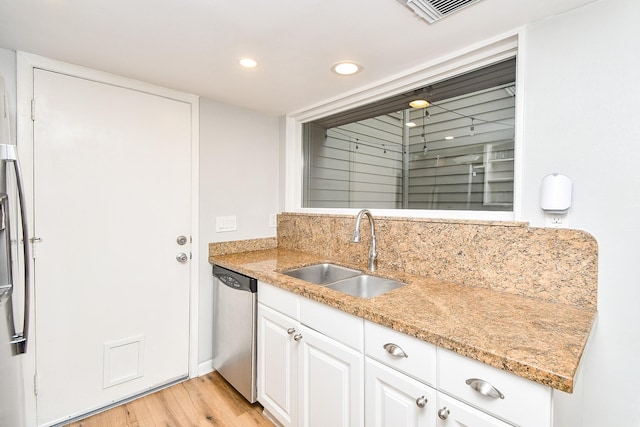 1908 Augusta Dr Unit 10, Houston, TX 77057 - kitchen with a sink, stainless steel dishwasher, light wood-type flooring, recessed lighting, and white cabinetry