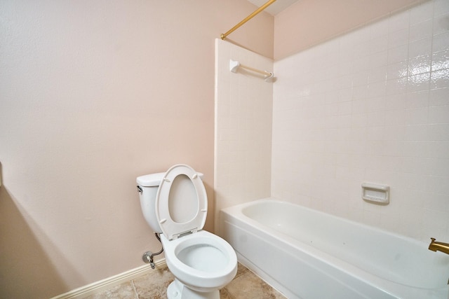 5022 Moss Run Dr, Missouri City, TX 77459 - bathroom featuring toilet, shower / bathtub combination, baseboards, and tile patterned flooring