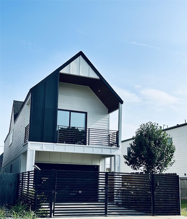 210 E 39th St, Houston, TX 77018 - view of front facade with a balcony and board and batten siding