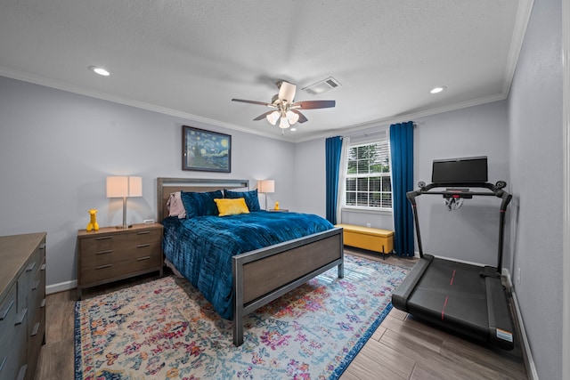 3010 Helberg Rd, Houston, TX 77092 - bedroom with wood finished floors, recessed lighting, a textured ceiling, a ceiling fan, and baseboards