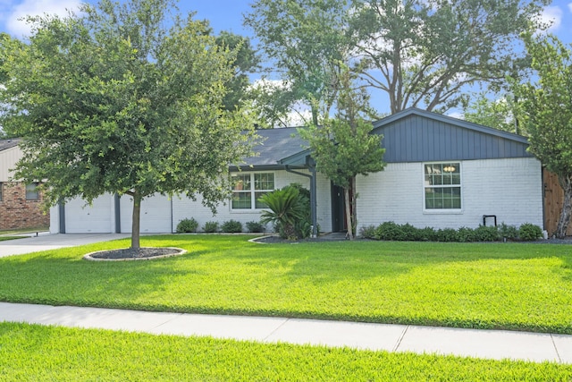 3010 Helberg Rd, Houston, TX 77092 - view of front facade with brick siding, driveway, and a front yard