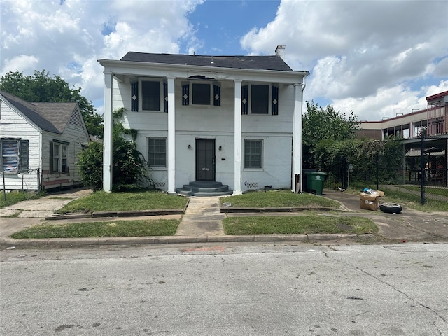 2821 Winbern St, Houston, TX 77004 - greek revival inspired property featuring a chimney