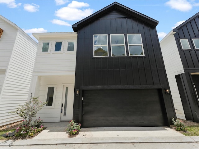 867 Mansfield St Unit E, Houston, TX 77091 - contemporary home featuring board and batten siding, a garage, and driveway
