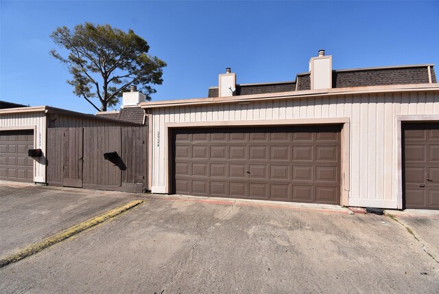 2924 Camelot Ln, Missouri City, TX 77459 - view of garage