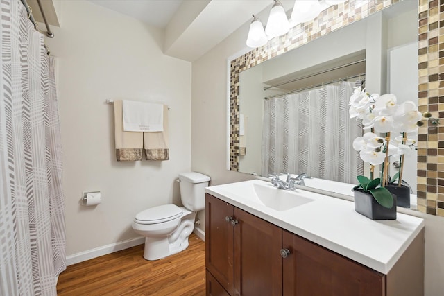 14333 Memorial Dr Unit 72, Houston, TX 77079 - full bath featuring toilet, wood finished floors, vanity, baseboards, and curtained shower