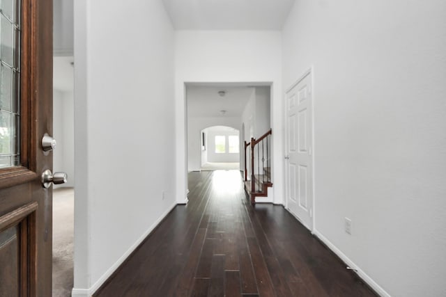 3727 Varna Ct, Missouri City, TX 77459 - corridor featuring arched walkways, dark wood-type flooring, stairs, and baseboards